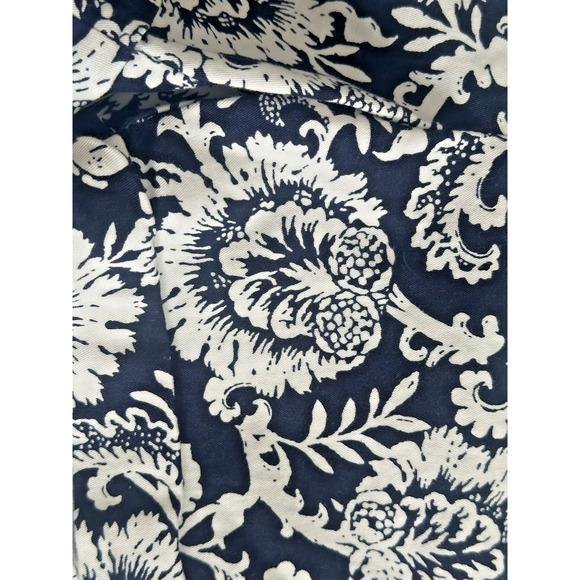 Gap Khakis The Girlfriend 4 Inch Inseam Floral Navy Blue/White Shorts Size 8 NWT - Picture 9 of 16